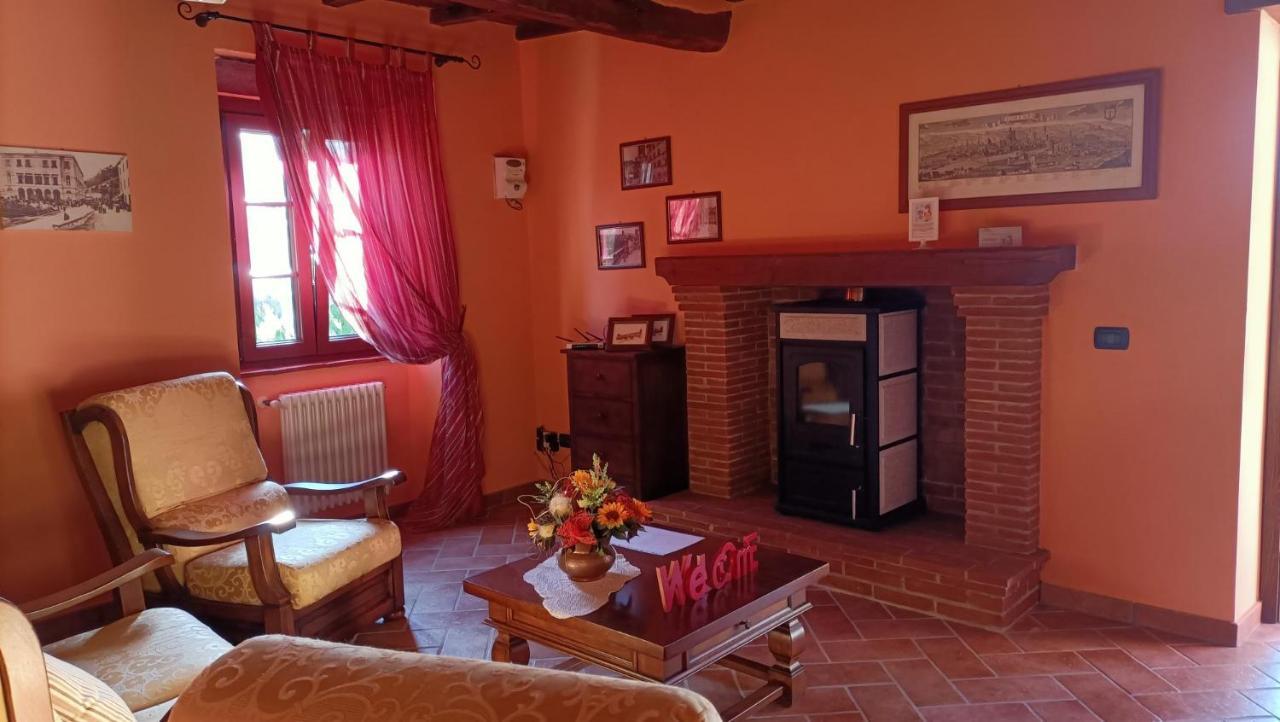 La Collina Dei Franchi Bed & Breakfast Camporgiano Exterior photo