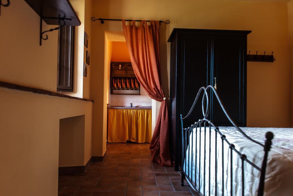 La Collina Dei Franchi Bed & Breakfast Camporgiano Room photo